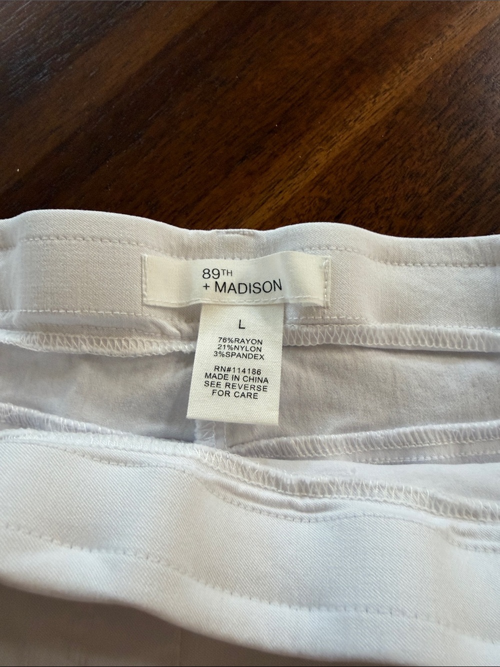 89+ Madison White Bermuda Shorts - Picture 6 of 7